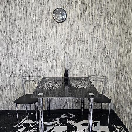 Black And White Apartment Chisinau Exterior photo